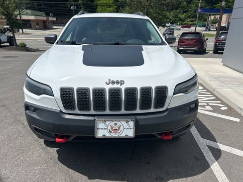 Used 2019 Jeep Cherokee Trailhawk w/ Cold Weather Group AWD/4WD image 2