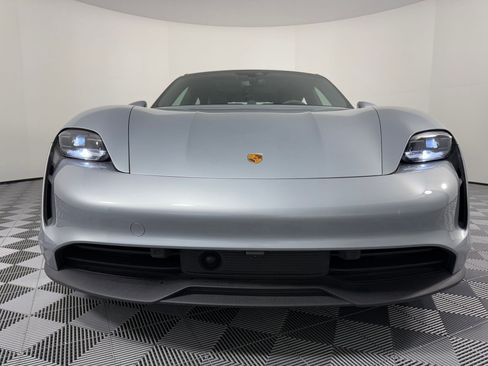 Used 2022 Porsche Taycan image 6