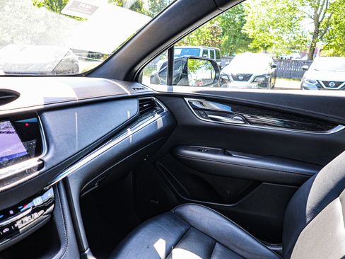 Used 2022 Cadillac XT5 Premium Luxury AWD/4WD image 33