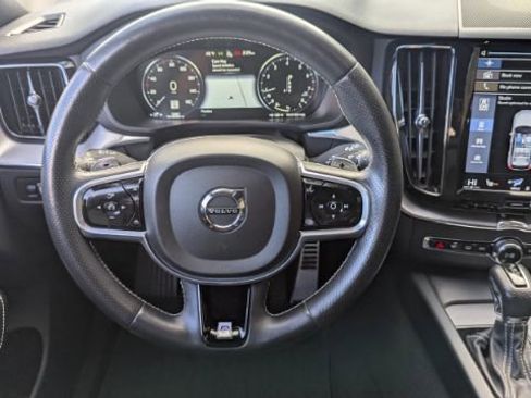 Used 2018 Volvo XC60 T6 R-Design w/ Convenience Package image 24