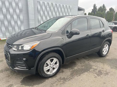 Used 2019 Chevrolet Trax LS w/ LPO, Cargo Package image 2