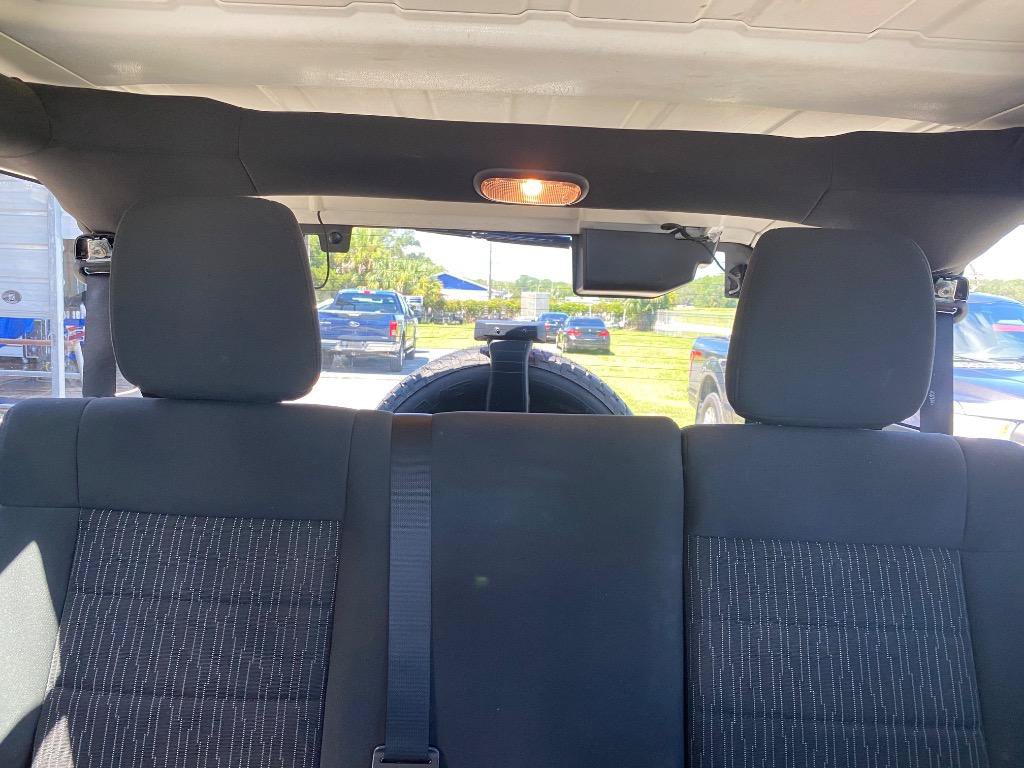 Used 2012 Jeep Wrangler Unlimited Sahara w/ Connectivity Group AWD/4WD image 35