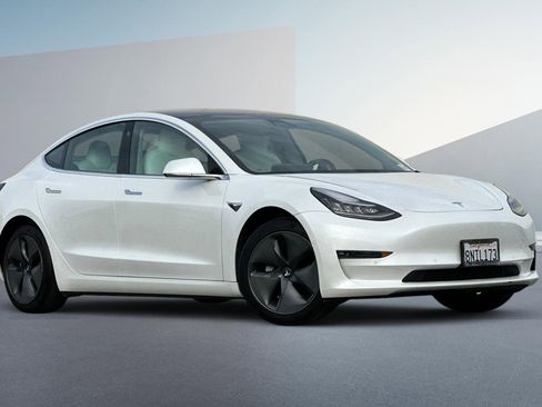 Used 2020 Tesla Model 3 image 2