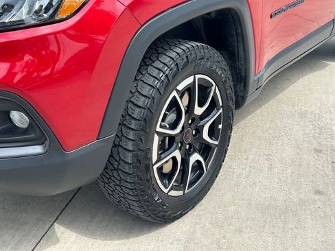 Used 2025 Jeep Compass Trailhawk image 9