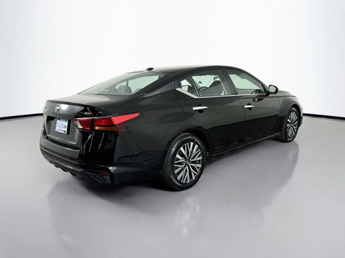 Used 2023 Nissan Altima 2.5 SV FWD image 8
