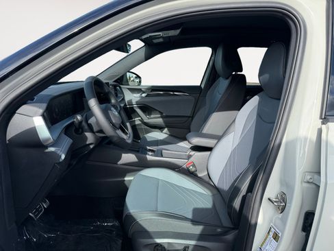 New 2026 Volkswagen Tiguan SE R-Line FWD image 10