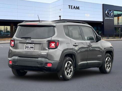 Used 2016 Jeep Renegade Latitude image 4