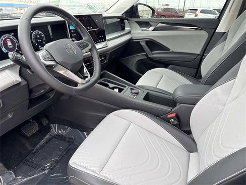 New 2026 Volkswagen Tiguan SE image 12