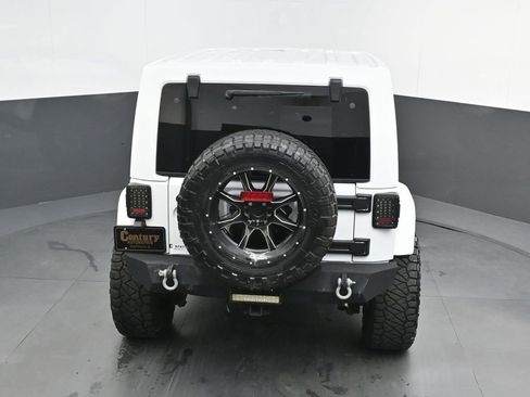 Used 2015 Jeep Wrangler Unlimited Sahara w/ Connectivity Group AWD/4WD image 30