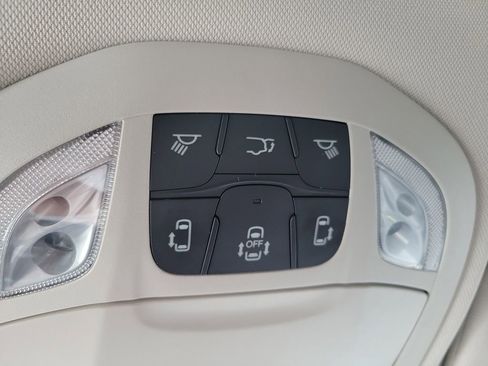 Used 2024 Chrysler Pacifica Touring-L image 34