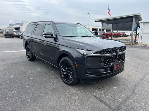 New 2026 Lincoln Navigator L Reserve w/ Jet Appearance Package image 1