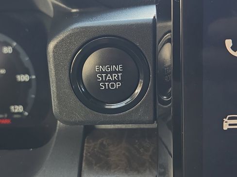 Used 2024 Toyota Tacoma Limited w/ Limited Package (LT) image 30