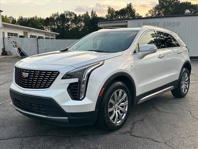 Certified 2023 Cadillac XT4 Premium Luxury w/ Cold Weather Package AWD/4WD image 5