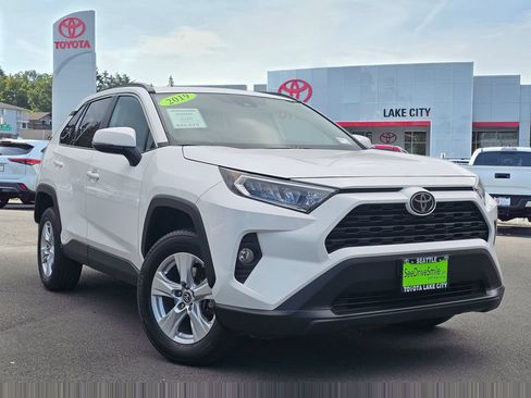 Used 2019 Toyota RAV4 XLE w/ Carpet Mat Package AWD/4WD image 1