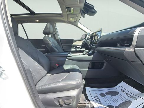 Used 2024 Toyota Grand Highlander AWD image 12