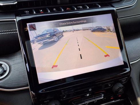 Used 2022 Jeep Grand Cherokee L Limited image 14