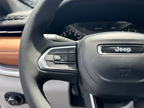 Used 2023 Jeep Compass Limited w/ Sun and Sound Group AWD/4WD image 27