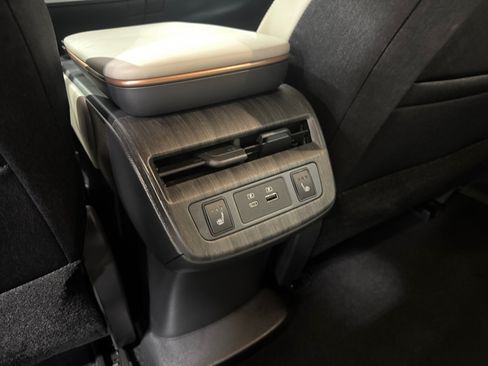 Used 2023 Nissan Ariya FWD image 15