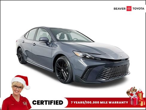 Used 2025 Toyota Camry SE image 1