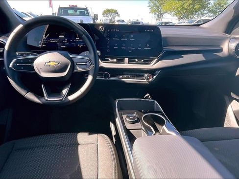 Used 2026 Chevrolet Equinox LT FWD image 16