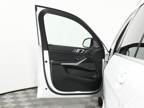 Used 2025 BMW X7 xDrive40i w/ Premium Package image 30
