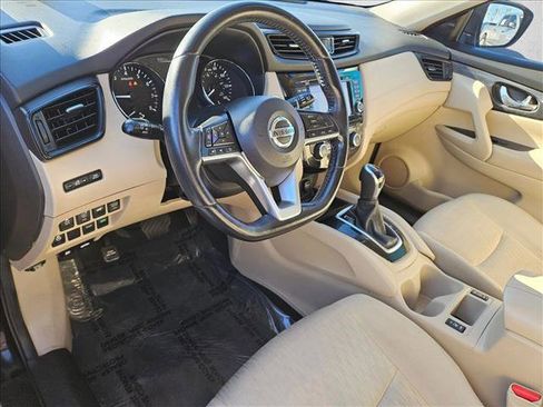 Used 2017 Nissan Rogue SV w/ SV Premium Package image 9