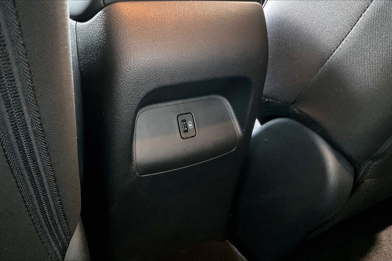 Certified 2025 Nissan Sentra SR FWD image 32