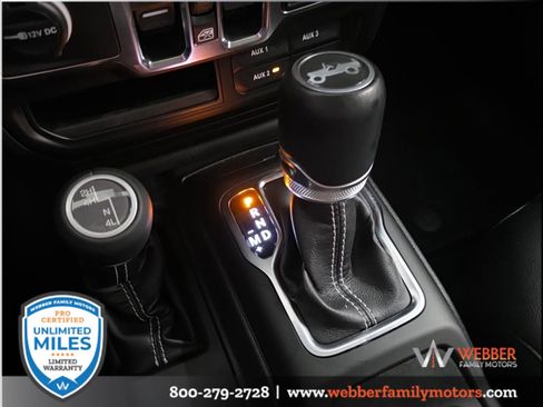 Used 2018 Jeep Wrangler Unlimited Sahara w/ LED Lighting Group AWD/4WD image 19