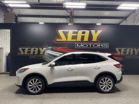 Used 2022 Ford Escape Titanium w/ Titanium Elite Package image 2