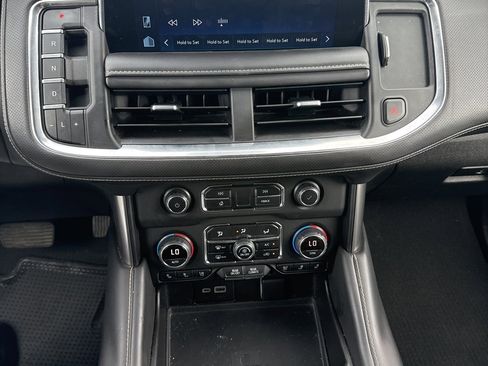 Used 2023 Chevrolet Suburban Premier image 8