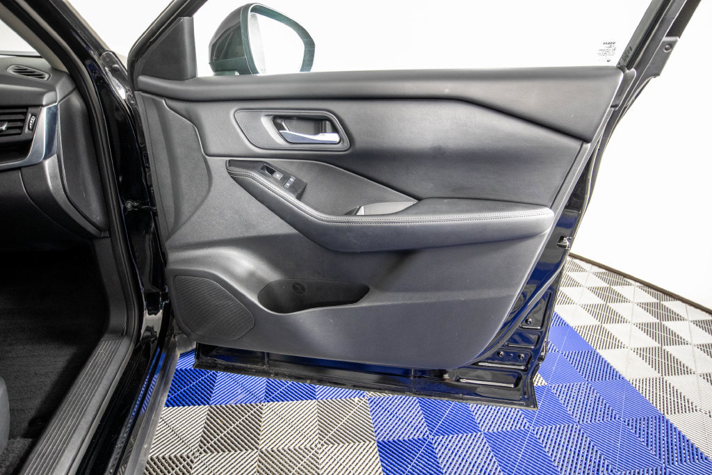 Used 2025 Nissan Rogue SV FWD image 16