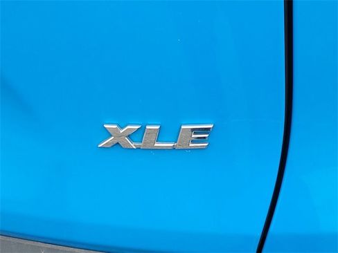 Used 2021 Toyota RAV4 XLE Premium image 10