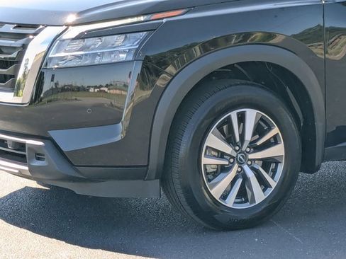 Certified 2024 Nissan Pathfinder SL image 9