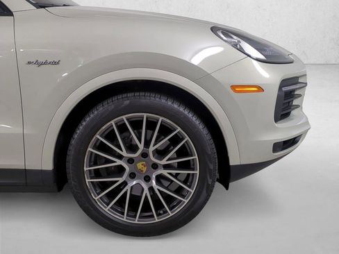 Certified 2022 Porsche Cayenne E-Hybrid Coupe AWD/4WD image 12