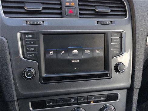 Used 2017 Volkswagen Golf S image 13