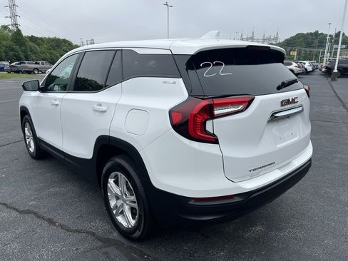 Used 2024 GMC Terrain SLE image 7