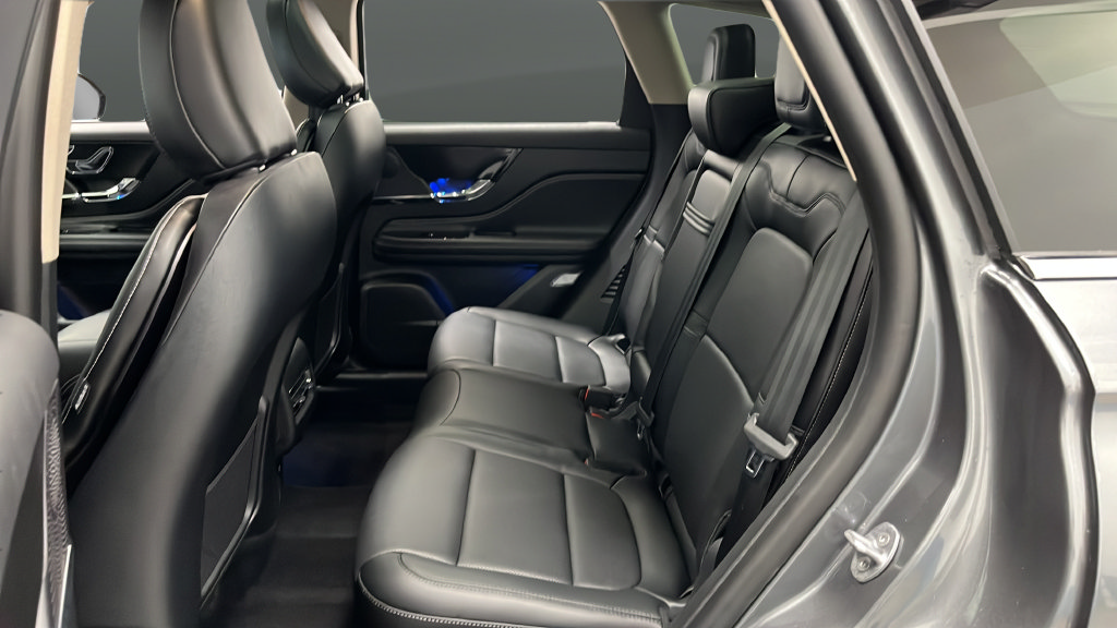 Used 2025 Lincoln Corsair Reserve AWD/4WD image 23