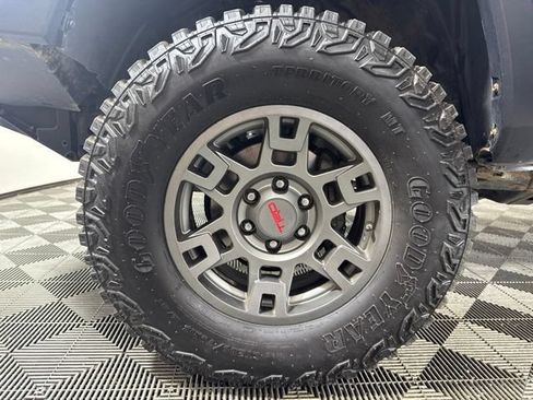 Used 2019 Toyota Tacoma TRD Off-Road AWD/4WD image 10