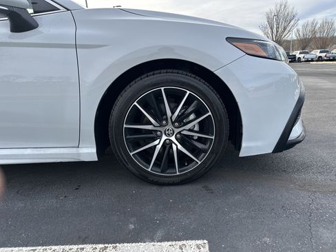 Used 2023 Toyota Camry SE image 13
