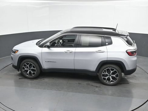 Used 2025 Jeep Compass Limited AWD/4WD image 37