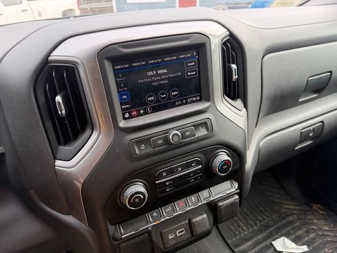Used 2022 Chevrolet Silverado 1500 Custom AWD/4WD image 20