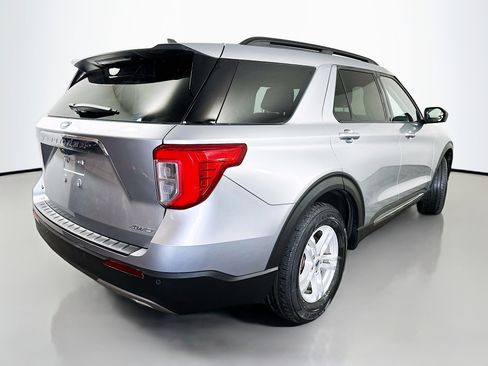 Used 2022 Ford Explorer XLT w/ Equipment Group 202A image 7
