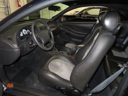 Used 2001 Ford Mustang Cobra RWD image 3