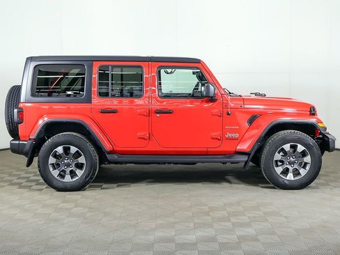 Used 2022 Jeep Wrangler Unlimited Sahara w/ Cold Weather Group AWD/4WD image 16