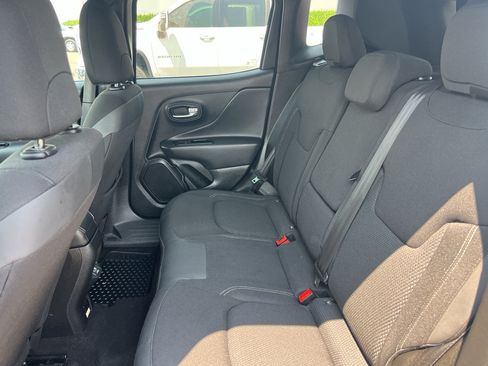 Used 2022 Jeep Renegade Altitude w/ Convenience Group AWD/4WD image 16