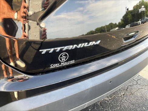Used 2022 Ford Edge Titanium AWD/4WD image 24