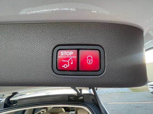 Used 2017 Mercedes-Benz GLS 550 4MATIC image 19