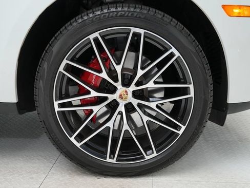 Certified 2025 Porsche Macan S AWD/4WD image 40