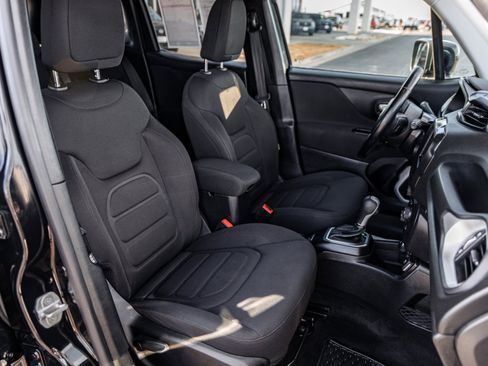 Used 2018 Jeep Renegade Latitude w/ Cold Weather Group AWD/4WD image 10