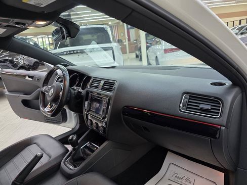 Used 2017 Volkswagen Jetta GLI FWD image 21